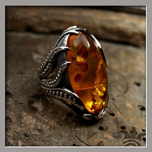 Bague cr�ation en argent et ambre