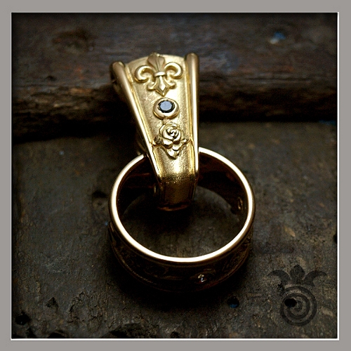 B�li�re porte alliance - Or Jaune 750 et diamant Noir
