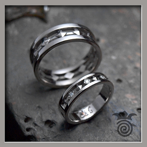 Alliances m�di�vales coordonn�es en or blanc 750 palladi� 13