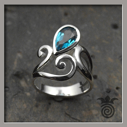 Bague en argent 925 et Topaze Bleue