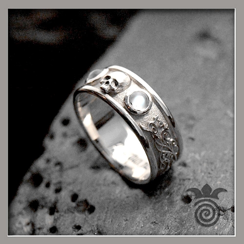 Alliance t�te de mort et pierre de lune Or blanc 750
