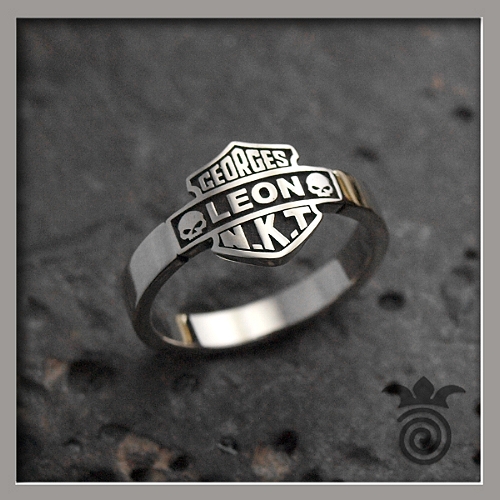 Bague fine avec t�te de mort et message argent 925