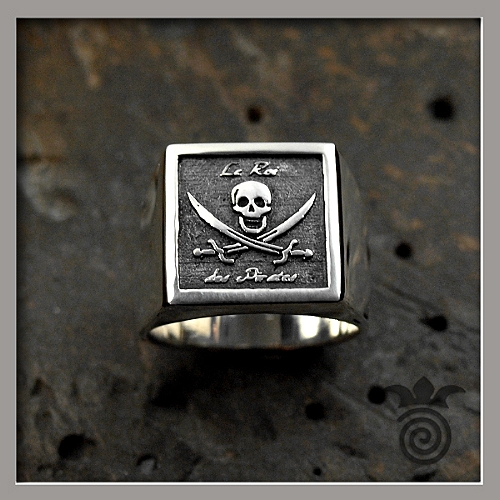Bague t�te de mor pirate en argent